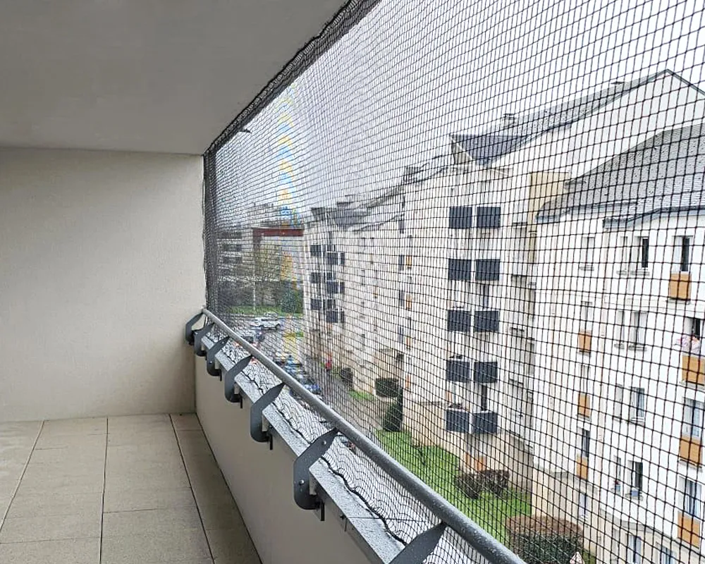 Secur'Filets installation de filets de sécurité anti-volatiles sur un immeuble Secur'Filets installation de filets de sécurité anti-volatiles sur un immeuble
